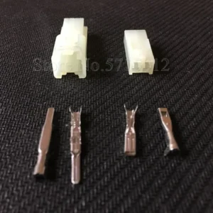 2 Hole Electronic Automotive Connector Auto Plug With Crimp Terminals